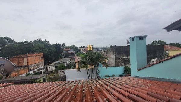 Casa em Porto Alegre, no bairro Ipanema, com 3 dormitório(s), e 3 banheiros, à venda.