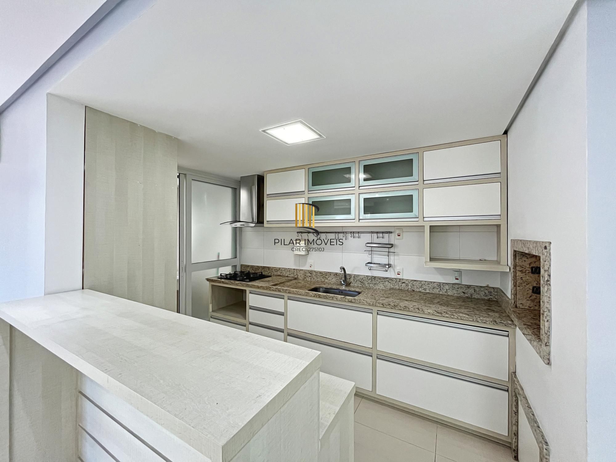 Excelente Apto com 102 m² de 3 dormitórios sendo um suíte com duas vagas no Menino Deus