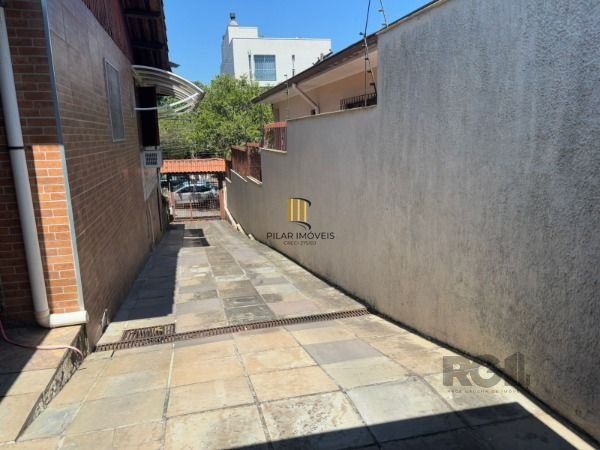Casa 3 dormitórios no bairro Camaquã