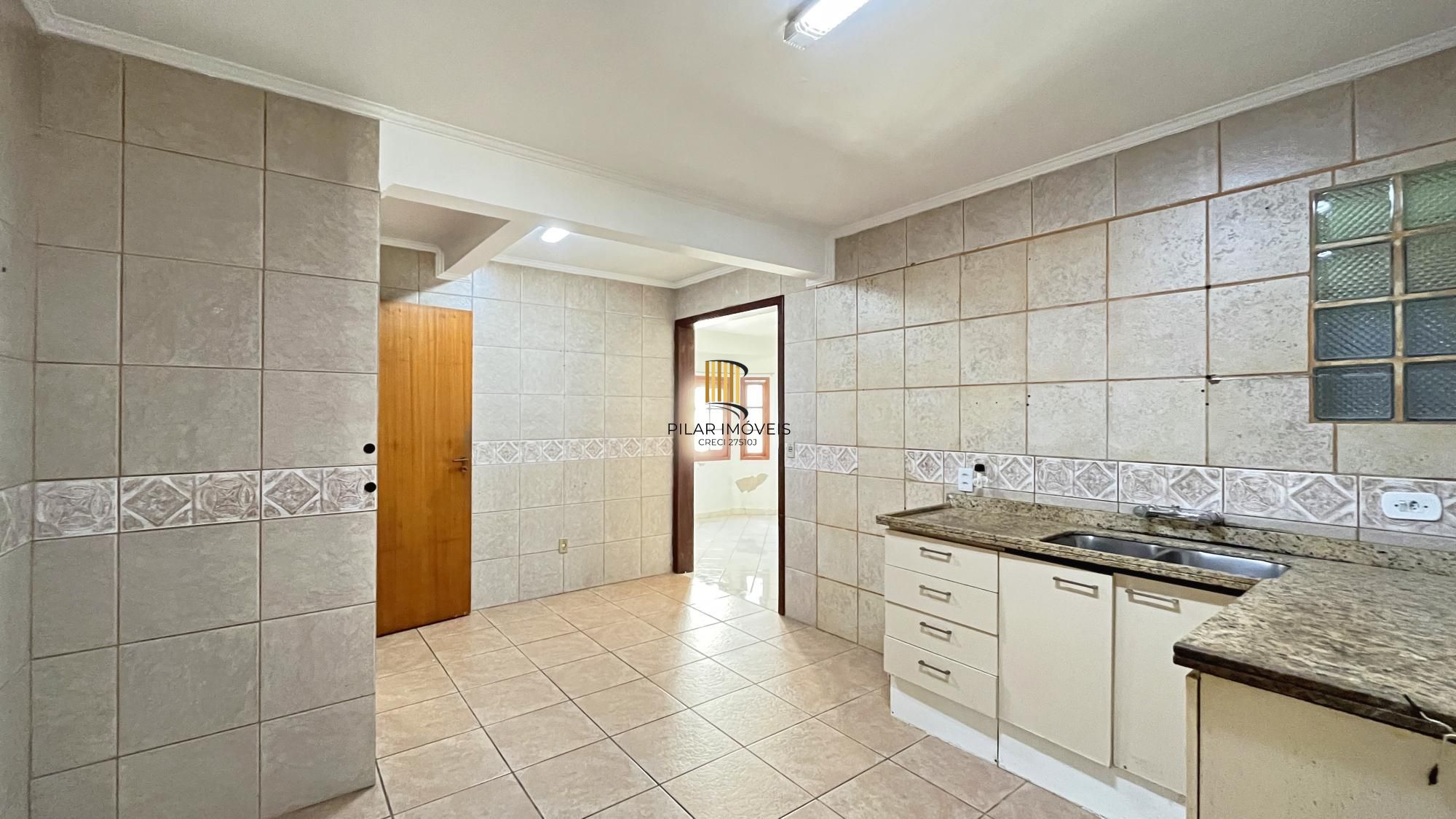 Casa 5 dormitórios no bairro Ipanema