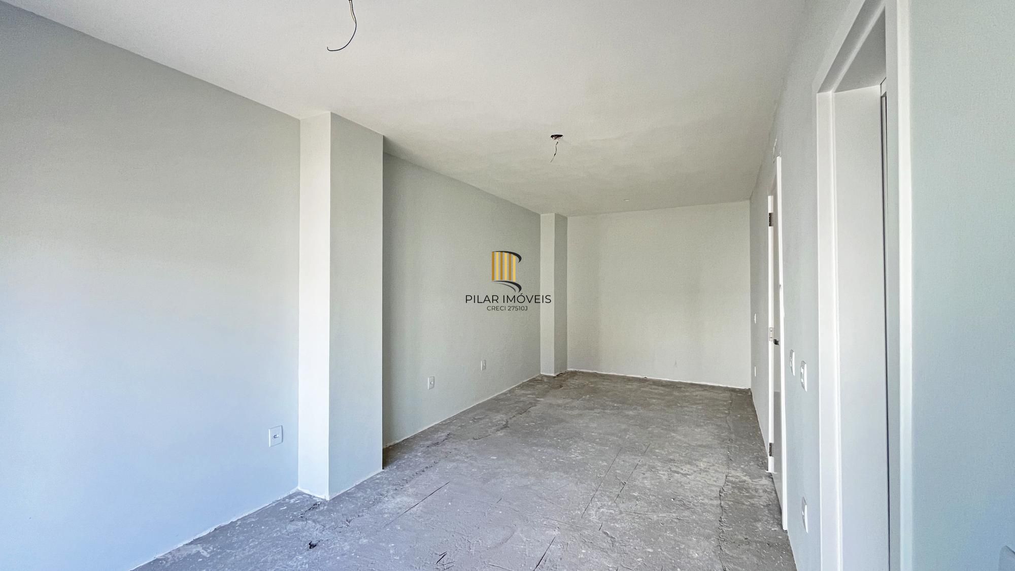 Casa 4 dormitórios( 1 dorm térreo) no Condomínio Villa Amalfi, na zona sul de Porto Alegre.
