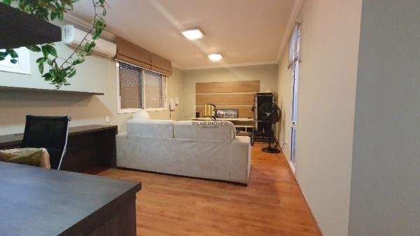 Casa em Porto Alegre, no bairro Espírito Santo, com 3 dormitório(s), e 3 banheiros, à venda.