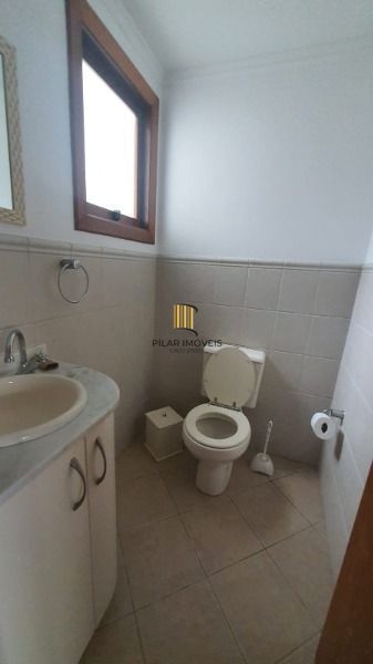 Casa em Porto Alegre, no bairro Ipanema, com 3 dormitório(s), e 3 banheiros, à venda.