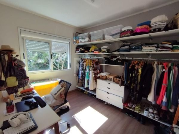 Apartamento em Porto Alegre, no bairro Ipanema, com 2 dormitório(s), e 2 banheiros, à venda.