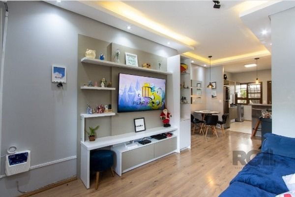 Casa em Porto Alegre, no bairro Aberta Dos Morros, com 5 dormitório(s), e 5 banheiros, à venda.