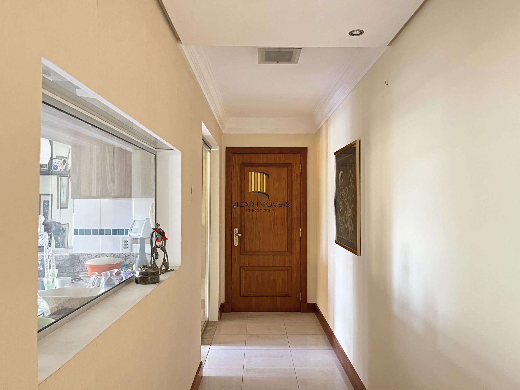Apartamento na Tristeza  com 3 dormitórios, 1 suite, sacada , churrasqueira e 3 vagas
