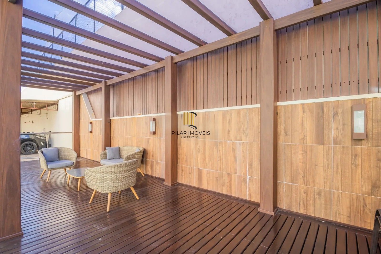 Belíssima cobertura duplex, com 262m2, 3 dormitórios e 2 vagas de garagem.