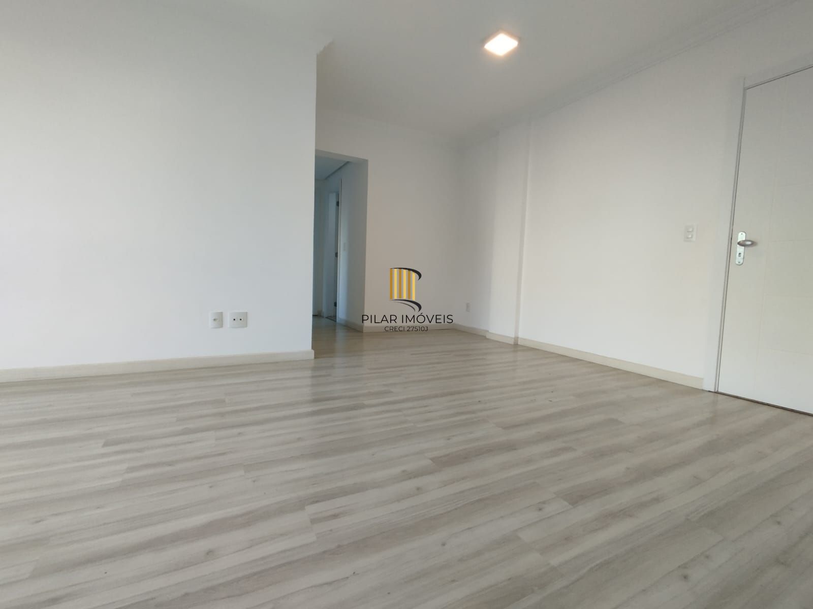 Apartamento, 2 quartos, com 01 suíte, bem localizado, bairro Tristeza.