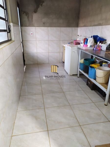 Casa em Porto Alegre, no bairro Campo Novo, com 3 dormitório(s), e 3 banheiros, à venda.