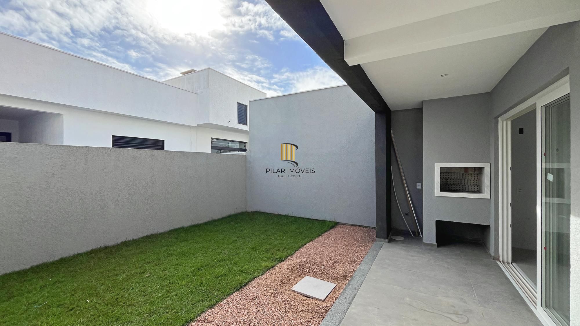 Casa 4 dormitórios( 1 dorm térreo) no Condomínio Villa Amalfi, na zona sul de Porto Alegre.