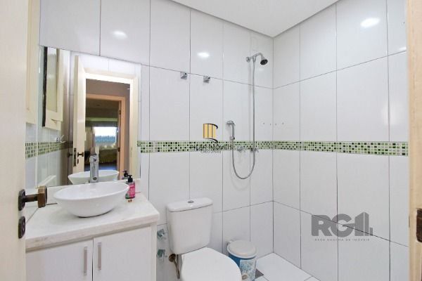 Casa Condominio em Porto Alegre, no bairro Cavalhada, com 4 dormitório(s), e 4 banheiros, à venda.