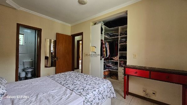 Casa em Porto Alegre, no bairro Vila Nova, com 3 dormitório(s), e 3 banheiros, à venda.