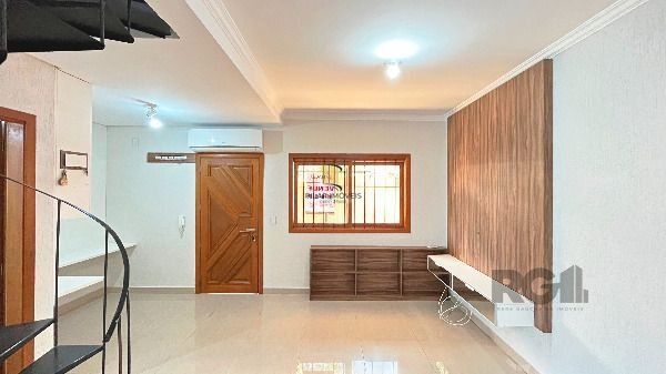 Casa Condominio em Porto Alegre, no bairro Coronel Aparício Borges, com 2 dormitório(s), e 2 banheiros, à venda.