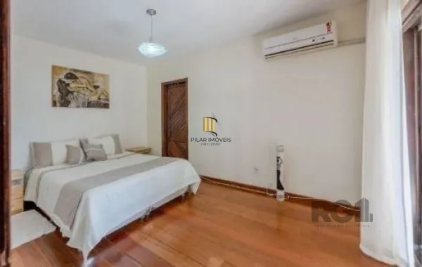 Casa em Porto Alegre, no bairro Aberta dos Morros, com 4 dormitório(s), e 4 banheiros, à venda.