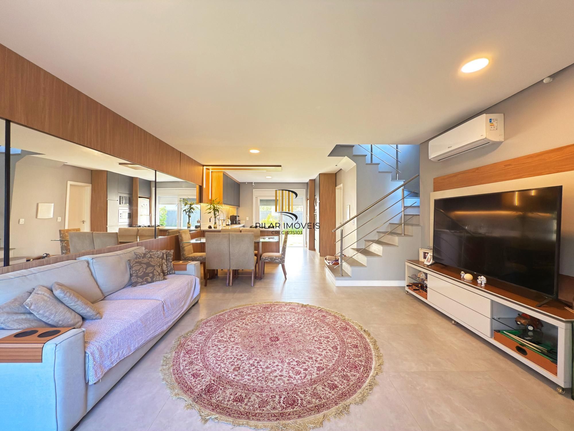 Casa moderna com 3 dormitórios com pátio grande e vista para o Rio Guaíba!