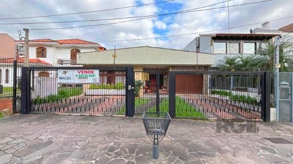 Casa para Venda - 320m², 5 dormitórios, sendo 3 suites, 8 vagas - Ipanema