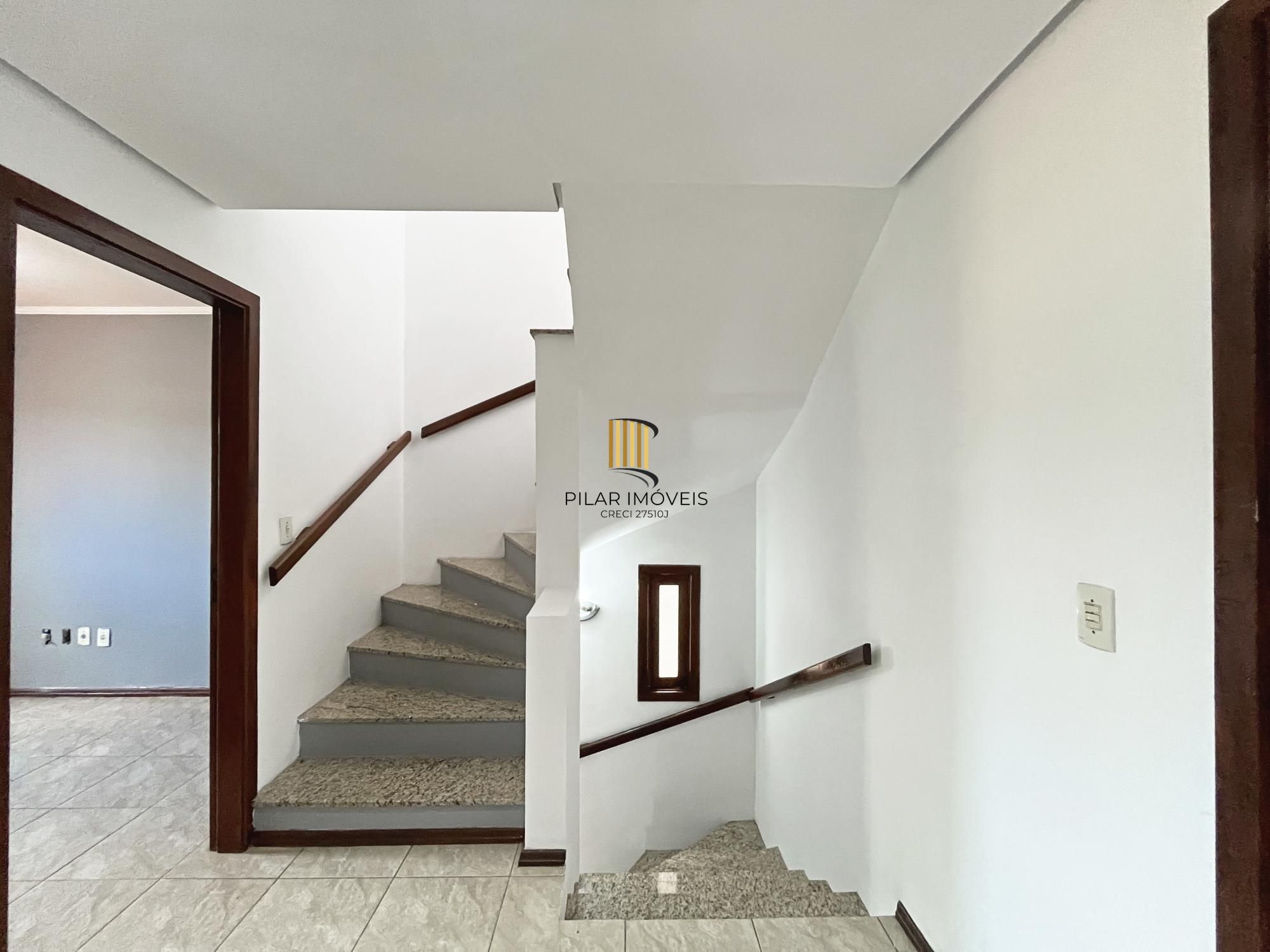 Casa 3 dormitórios no bairro Hípica