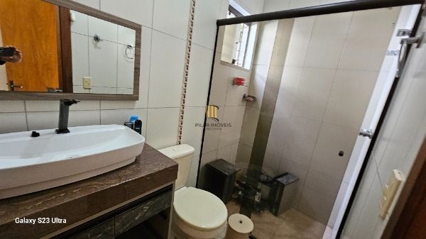 Casa em Porto Alegre, no bairro Vila Nova, com 3 dormitório(s), e 3 banheiros, à venda.