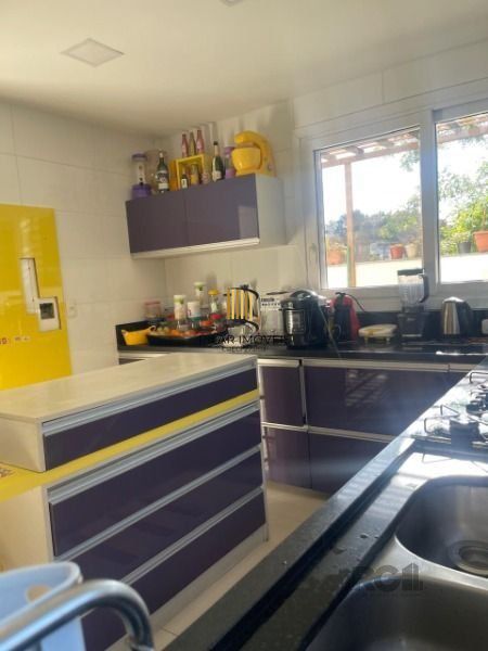 Casa Condominio em Porto Alegre, no bairro Jardim Carvalho, com 3 dormitório(s), à venda.