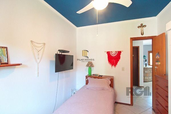 Casa em Porto Alegre, no bairro Hípica, com 3 dormitório(s), e 2 banheiros, à venda.