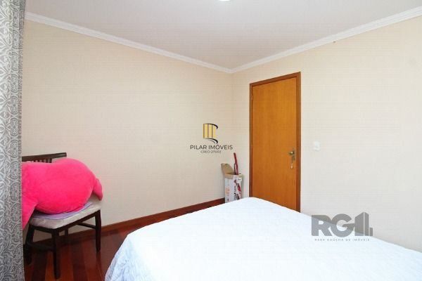 Casa em Porto Alegre, no bairro Belém Novo, com 3 dormitório(s), e 3 banheiros, à venda.