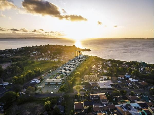 Apartamento em Porto Alegre, no bairro Guarujá, com 2 dormitório(s), e 2 banheiros, à venda.