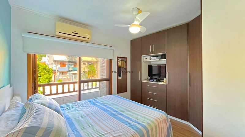 Casa 2 dormitórios no bairro Guarujá