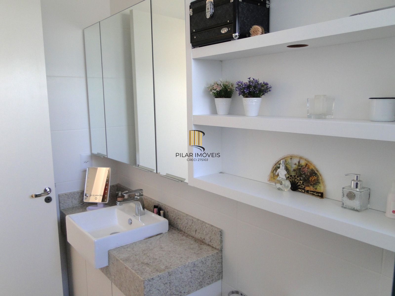 Casa Condominio para Venda - 211m², 3 dormitórios, sendo 3 suites, 4 vagas - Jardim Isabel