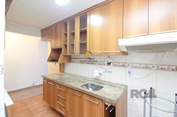 Apartamento em Porto Alegre, no bairro Cristal, com 2 dormitório(s), e 2 banheiros, à venda.