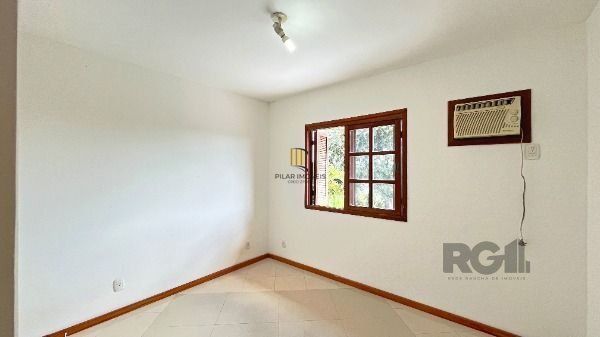 Casa para Venda - 144m², 2 dormitórios, 2 vagas - Lomba do Pinheiro