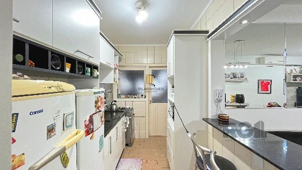 Apartamento em Porto Alegre, no bairro Teresópolis, com 2 dormitório(s), e 2 banheiros, à venda.