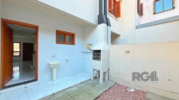 Casa para Venda - 79m², 2 dormitórios, sendo 2 suites, 2 vagas - Portal do Guarujá