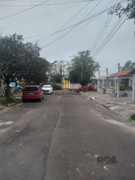 Casa em Porto Alegre, no bairro Hípica, com 2 dormitório(s), e 2 banheiros, à venda.