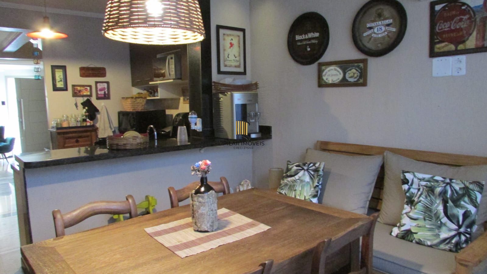 Casa na Zona sul de Porto Alegre com 02 dormitórios e pátio.