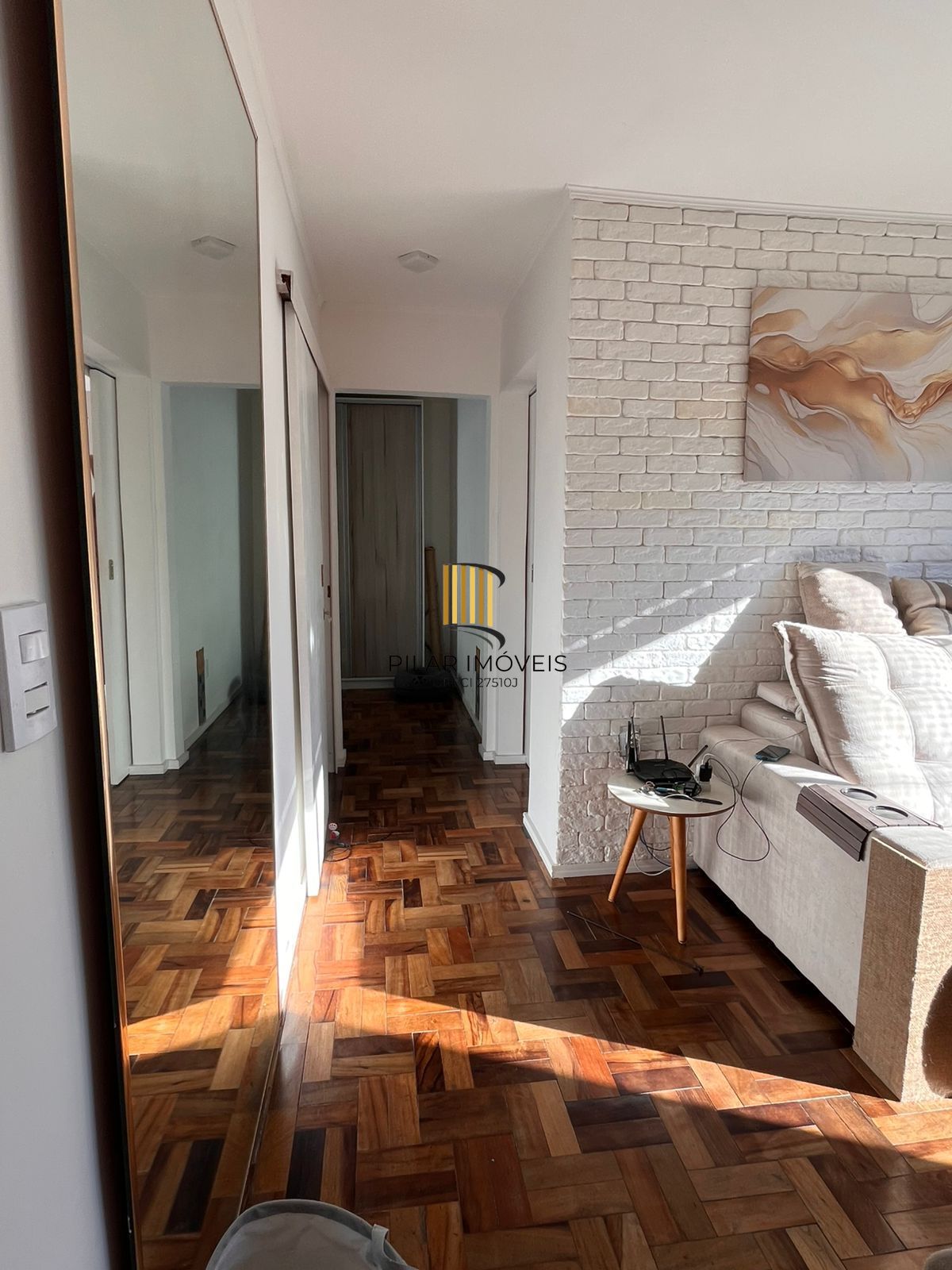 Apartamento semi mobiliado de 2 dormitórios no bairro Cristal