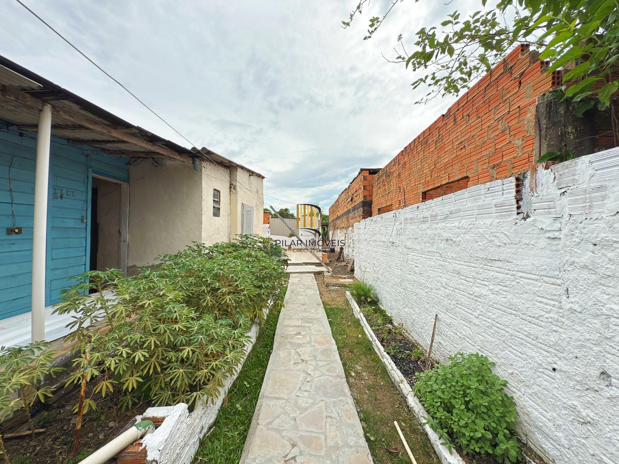 Casa 3 dormitórios no bairro Restinga