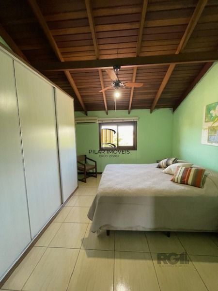 Casa em Porto Alegre, no bairro Hípica, com 3 dormitório(s), e 3 banheiros, à venda.
