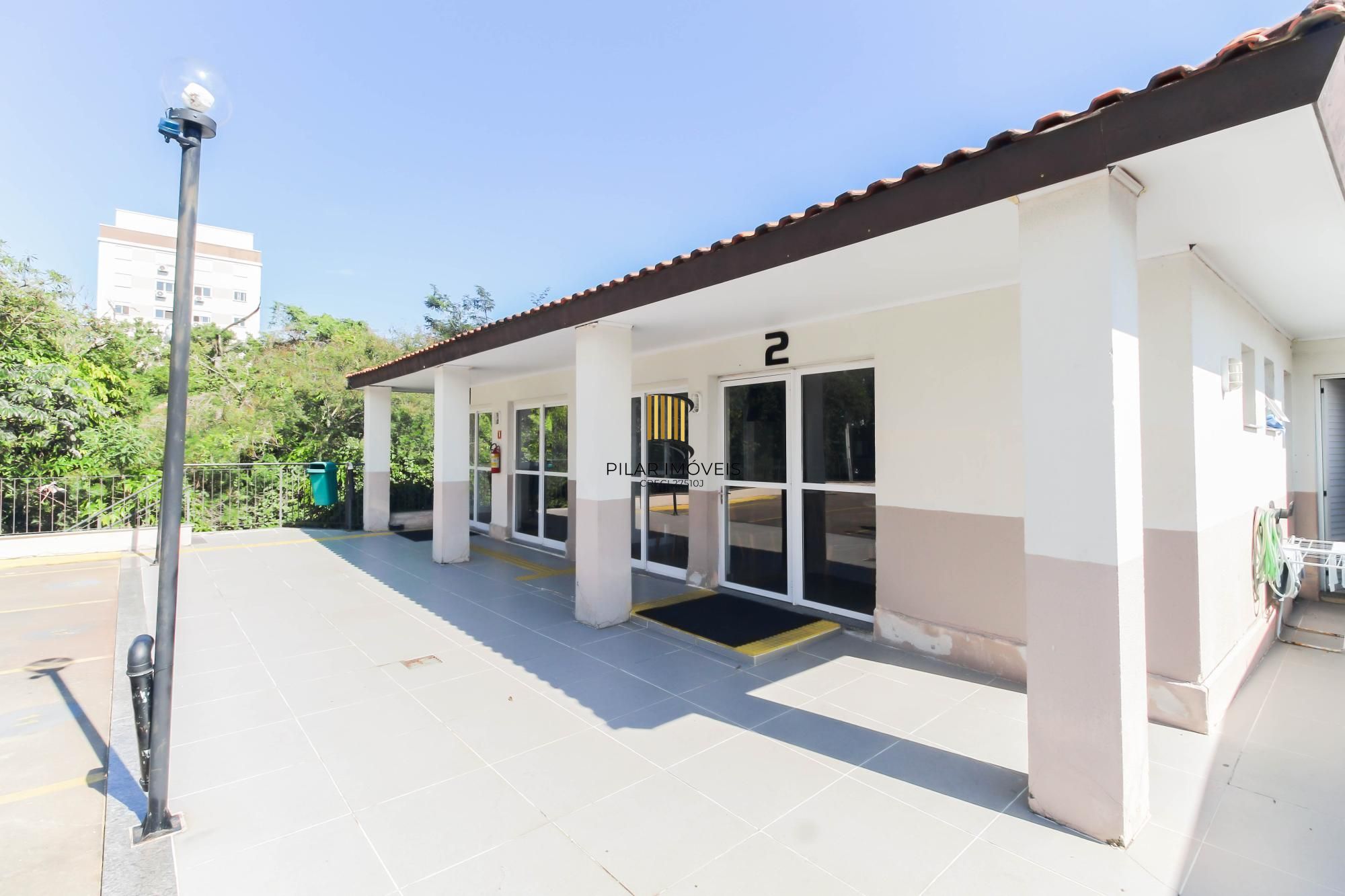 Apartamento em Porto Alegre, no bairro Vila Nova, com 2 dormitório(s), e 2 banheiros, à venda.