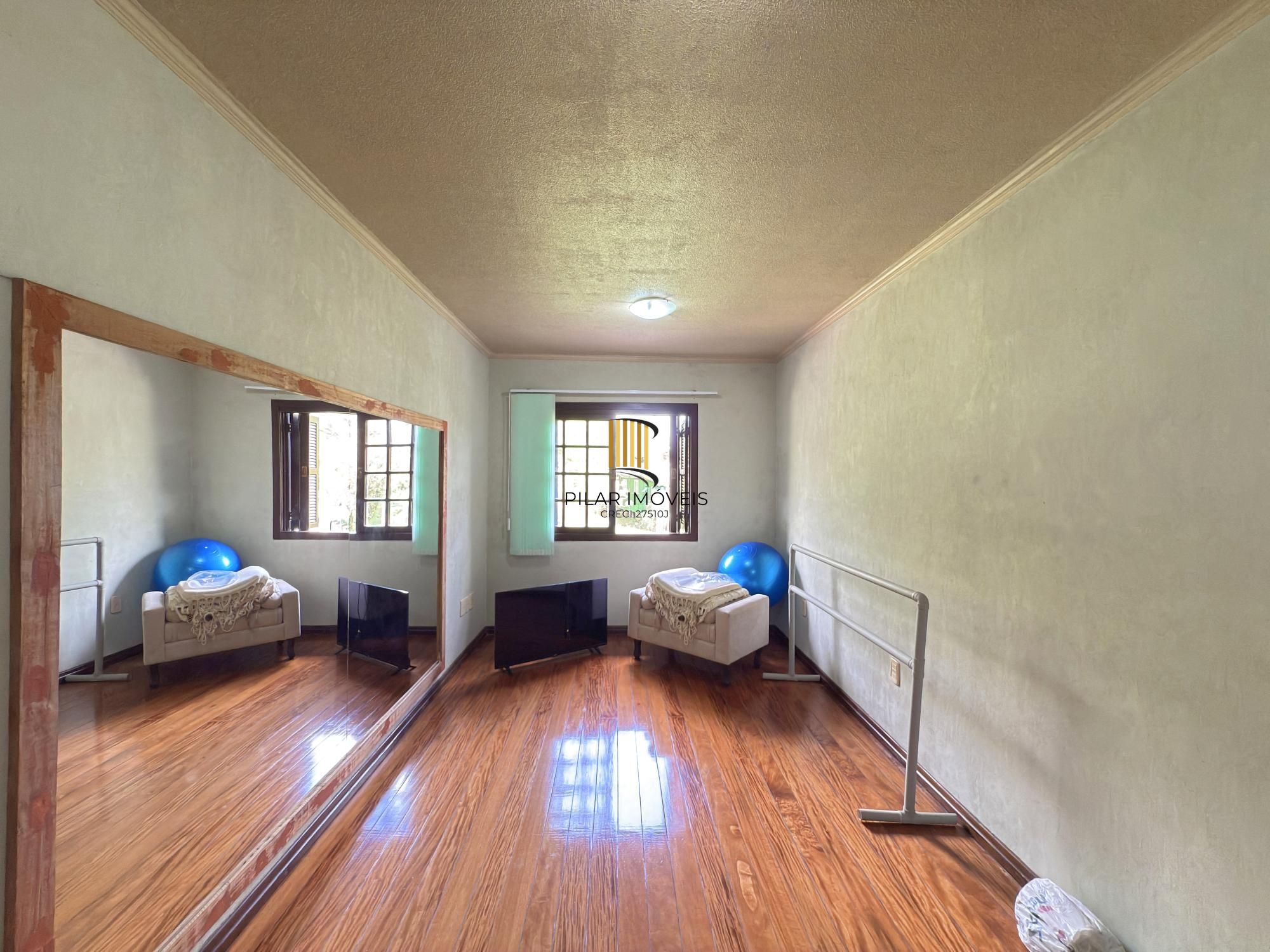 Excelente sobrado com 255 m² de área privativa 3 dormitórios com opção do 4 dormitórios