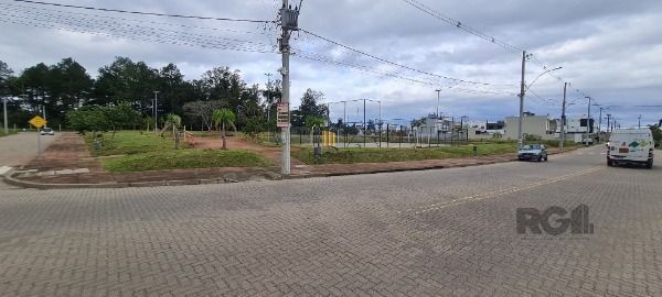 Casa em Porto Alegre, no bairro Hípica, com 2 dormitório(s), e 2 banheiros, à venda.