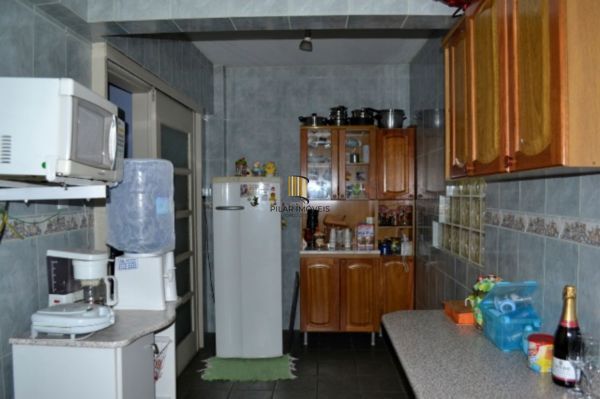 Apartamento em Porto Alegre, no bairro Cidade Baixa, com 2 dormitório(s), e 2 banheiros, à venda.