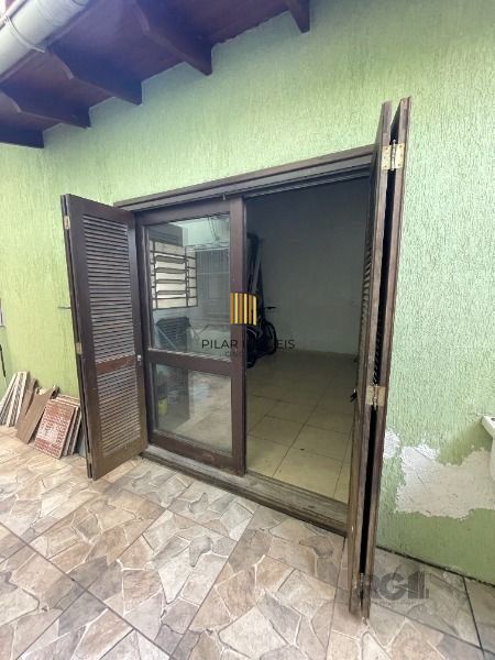 Casa 6 dormitórios no bairro Cristal