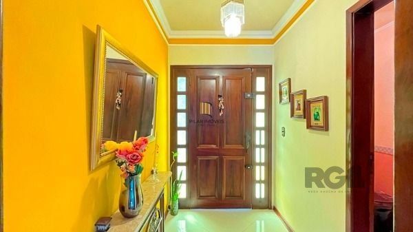 Casa em Porto Alegre, no bairro Ipanema, com 3 dormitório(s), à venda.