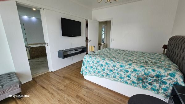 Casa em Porto Alegre, no bairro Hípica, com 3 dormitório(s), e 3 banheiros, à venda.