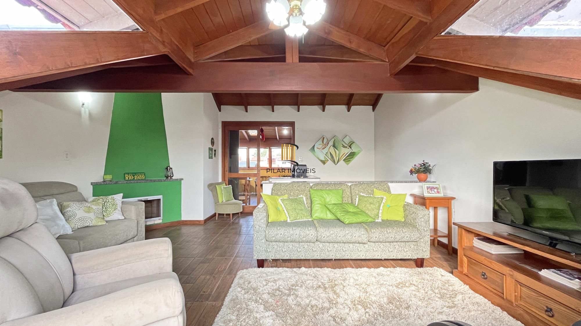 Casa em Porto Alegre, no bairro Hípica, com 3 dormitório(s), e 3 banheiros, à venda.