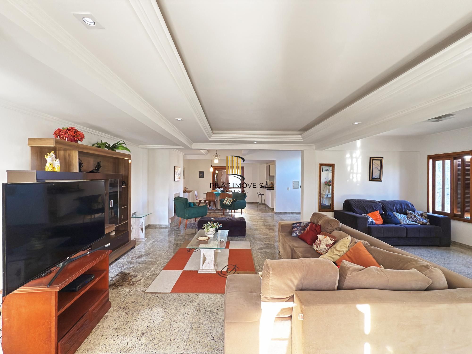 Sobrado a venda no Bairro Hipica de Porto alegre com 04 dormitórios sendo 01 suite