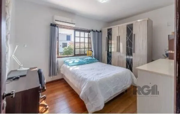 Casa em Porto Alegre, no bairro Aberta dos Morros, com 4 dormitório(s), e 4 banheiros, à venda.