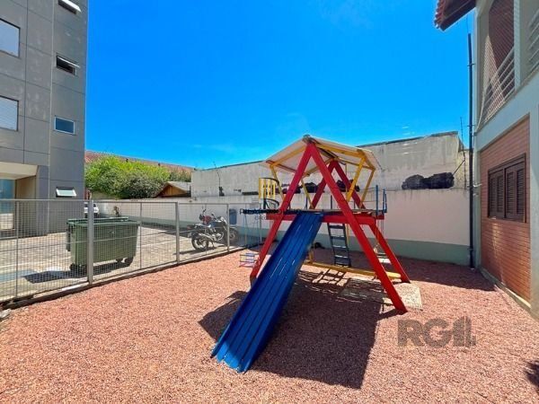 Apartamento 83m² - 3 dormitórios, 1 suíte, sacada e 1 vaga de garagem no bairro Camaquã