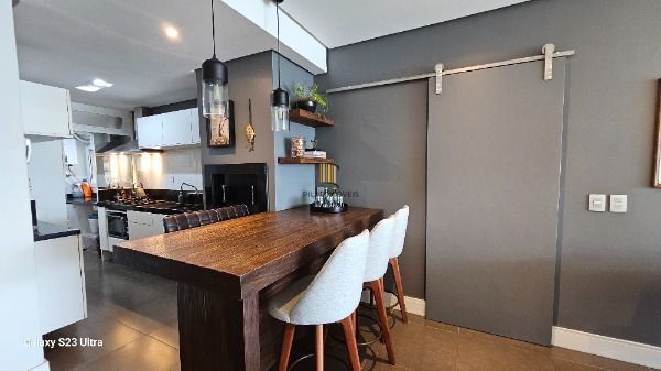 Apartamento em Porto Alegre, no bairro Chácara das Pedras, com 2 dormitório(s), e 2 banheiros, à venda.