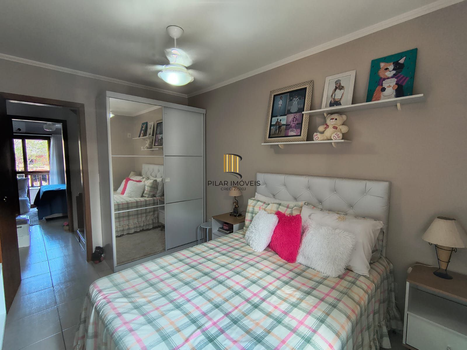 Otimo sobrado com 2 suites no bairro Guaruja